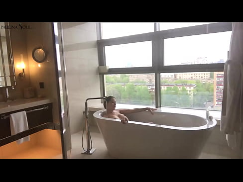 ❤️ 巨大的宝贝 激情地在浴室里撸起了她的阴部 ☑ Quality porn❤